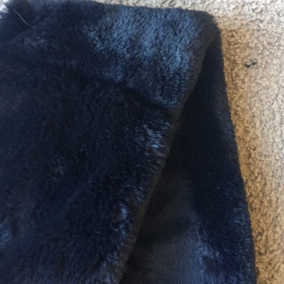 Black faux fur scarf - Picture 3 of 3